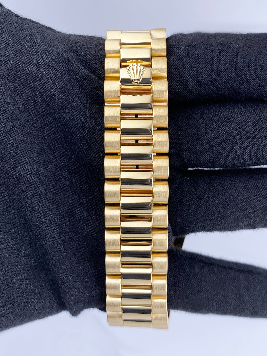 ROLEX DAY-DATE BLUE DIAL VIGNETTE DIAMOND