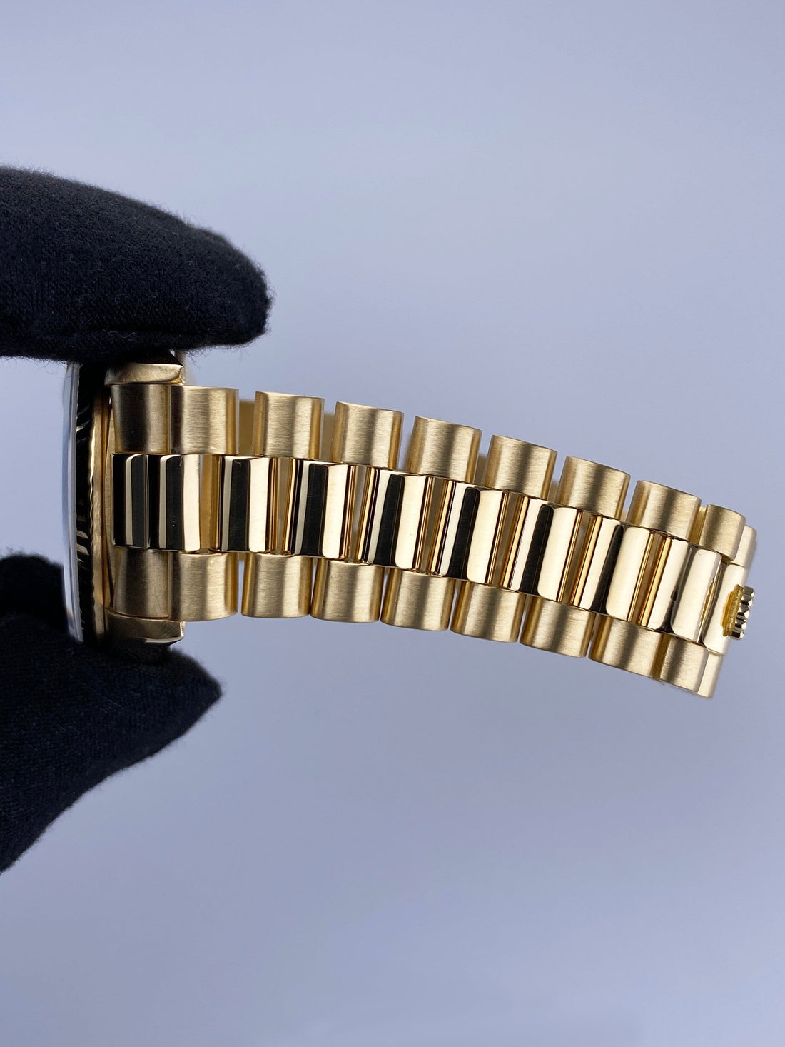 ROLEX DAY-DATE BLUE DIAL VIGNETTE DIAMOND